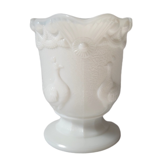 Westmoreland milk glass creamer peacock - Picture 3 of 4